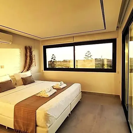 Phaedrus Living Seaview Luxury Venus Szálloda