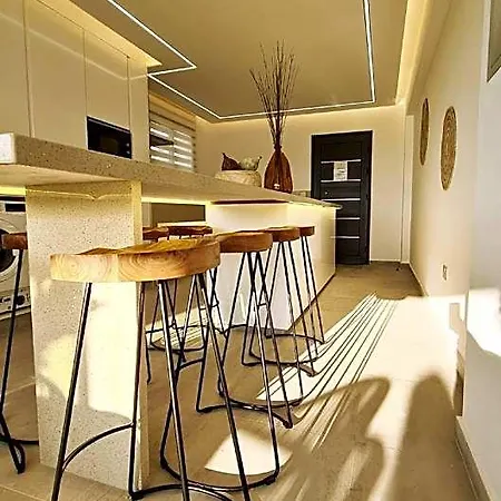 Phaedrus Living Seaview Luxury Venus *