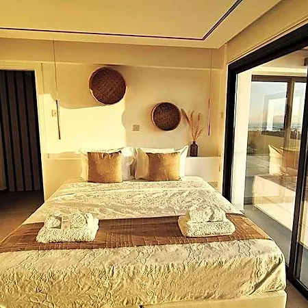 Phaedrus Living Seaview Luxury Venus Hotel *